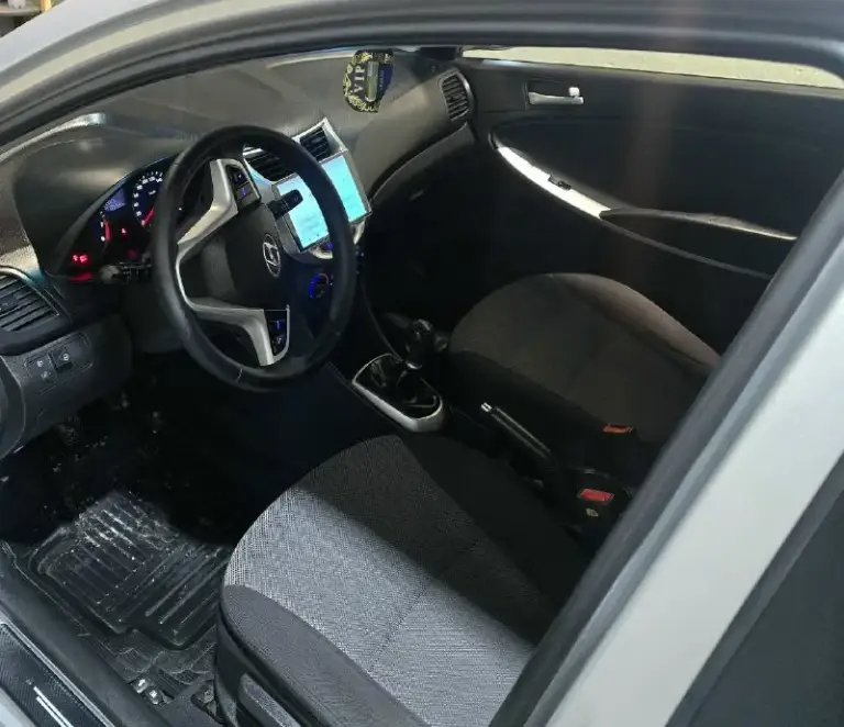 Продам hyundai accent 2012год. 137000км. Родного пробега ! Автомобиль местный 1 владелец за все время эксплуатации! Кузов полностью в заводской краске, салон не затяган! Установлено гбо4 ( вписан) очень дёшево ездить, расход 9 литров газа по городу! Масла, фильтра только заменил. По кузову не каких проблем нет, в живую как на фото ! Документы в полном порядке, продажа от собственника. Готов на любые проверки, скрывать не чего! Звоните будете очень довольны покупкой + будет хороший торг возле капота! Цена 900 т. Руб. +79494919098 донецк
📞 Звоните: +7(949)4919098 - фотография - 4