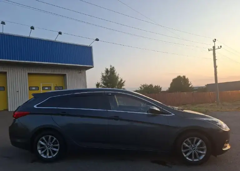 Продам hyundai i40
Официальная машина куплена в салоне!
Цвет мокрый асфальт, перламутр.
✅️Комфортные сидения, много места в салоне
✅️ Led оптика / камера заднего вида / 3 режима вождения/ подогрев сидений/работающий кондиционер / авторучник.
✅️ , Ходовая в отличном состояний!
2 Ключа / 2 комплекта резины
Любые проверки, сопровождение в мрео
2.0 Атм бензин
Расход 9л
, 128Тыс пробег
Год: 2016
Цена: 1 290 000руб🔥
Торг, обмен, кредит
+79595540000
+7959214 0622(Телеграмм/ватсап) луганск
📞 Звоните: +7(959)5540000 - фотография - 4