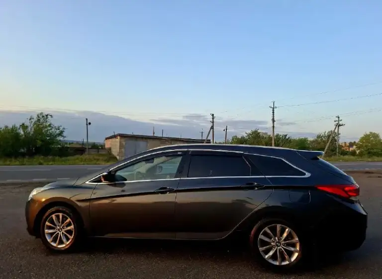 Продам hyundai i40
Официальная машина куплена в салоне!
Цвет мокрый асфальт, перламутр.
✅️Комфортные сидения, много места в салоне
✅️ Led оптика / камера заднего вида / 3 режима вождения/ подогрев сидений/работающий кондиционер / авторучник.
✅️ , Ходовая в отличном состояний!
2 Ключа / 2 комплекта резины
Любые проверки, сопровождение в мрео
2.0 Атм бензин
Расход 9л
, 128Тыс пробег
Год: 2016
Цена: 1 290 000руб🔥
Торг, обмен, кредит
+79595540000
+7959214 0622(Телеграмм/ватсап) луганск
📞 Звоните: +7(959)5540000 - фотография - 5