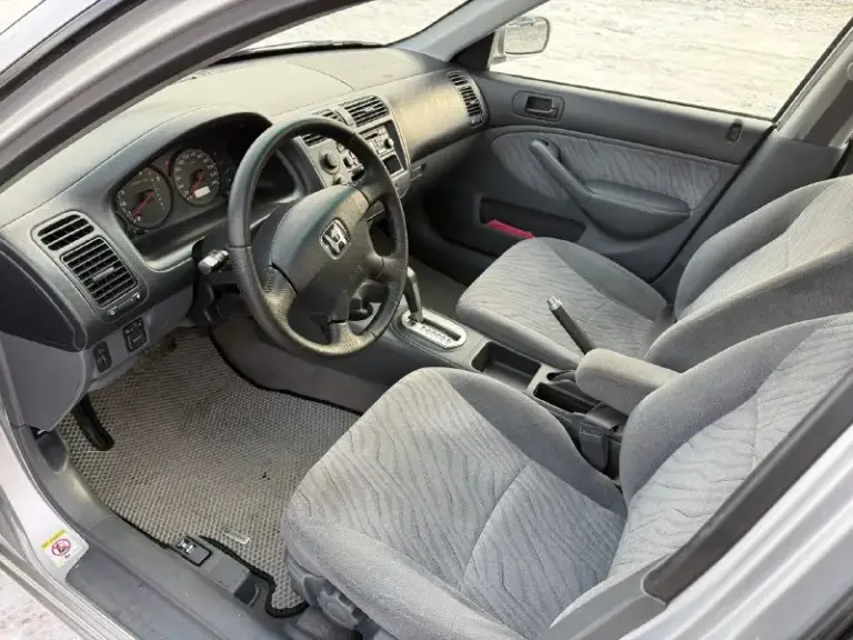 Продам honda civic 2003 год. Двигатель 1.6 vtec (115 л. С), коробка обычный автомат. Машина в прекрасном состоянии!не требует никаких вложений! Обслужена : 29.01 поменяны комплект грм, масло в двигателе и коробке. Салон чистый и ухоженный ( никогда не курили). Машина полностью в оригинальном состоянии ( без тюнинга и колхоза). Один фактический собственник! Кузов также в отличном состоянии, ржавчины и вмятин нет, дтп не было. В автомобиле все узлы и агрегаты работают в штатном режиме, кондиционер в том числе. Документы в полном порядке. Возможны любые проверки на вашем сто, за авто не стыдно. Документы в полном порядке.
Цена 599 тыс руб.
Донецк +79493204084
📞 🇷🇺 Звоните: +79493204084 - фотография - 7