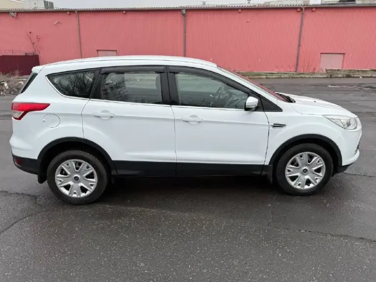 Ford kuga 2013, бензиновый двигатель 1.6, механическая коробка передач.
Два собственника.
Подтвержденный оригинальный пробег — 168 000 км.
Отличное состояние! Кузов оцинкован, все стекла оригинальные, включая лобовое. Двигатель работает ровно, без посторонних шумов и ошибок. Коробка передач плавная, ходовая часть без стуков.
Полный комплект ключей и сервисная книга.
Документы в полном порядке, продажа с полным оформлением.
Обмен не рассматривается.
Фиксированная цена — 850 000 рублей.
Город донецк.
Телефон: +7(949)3710826. Готовы предоставить все данные по автомобилю и видеообзор.
📞 Звоните: +7(949)3710826 - фотография - 5