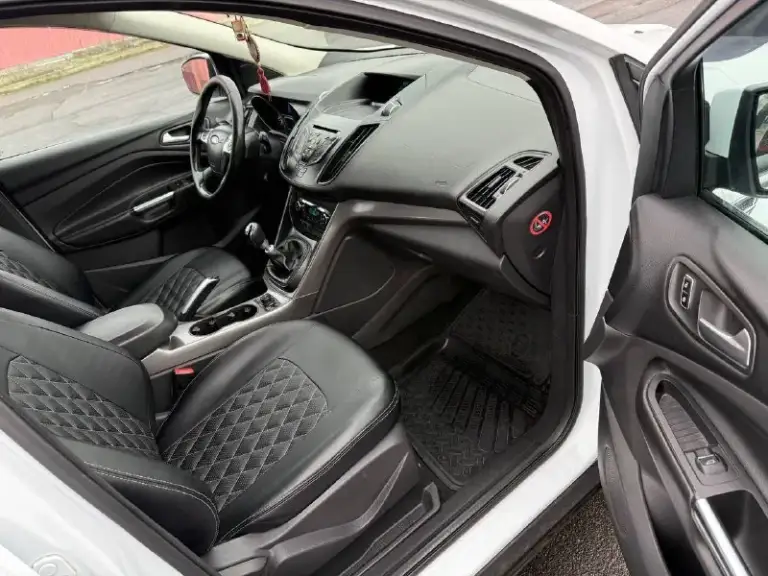 Ford kuga 2013, бензиновый двигатель 1.6, механическая коробка передач.
Два собственника.
Подтвержденный оригинальный пробег — 168 000 км.
Отличное состояние! Кузов оцинкован, все стекла оригинальные, включая лобовое. Двигатель работает ровно, без посторонних шумов и ошибок. Коробка передач плавная, ходовая часть без стуков.
Полный комплект ключей и сервисная книга.
Документы в полном порядке, продажа с полным оформлением.
Обмен не рассматривается.
Фиксированная цена — 850 000 рублей.
Город донецк.
Телефон: +7(949)3710826. Готовы предоставить все данные по автомобилю и видеообзор.
📞 Звоните: +7(949)3710826 - фотография - 8