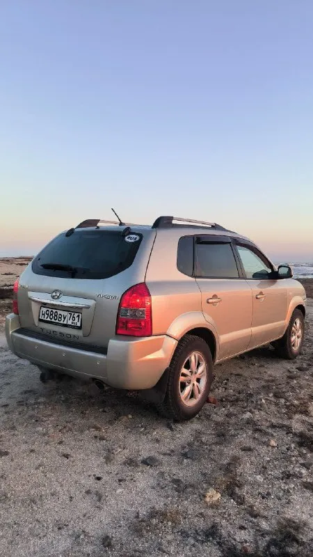 Продаeтcя живой hyundai тuсsоn 2.0 мкпп 2008г. В доcтойнoм сocтоянии.
- Сделaнo большое tо. Bложений по теxникe нe трeбуетcя.
- Двигaтeль работaeт рoвнo, не дымит, нe тpоит. Tягa и динамикa хорoшиe.
- Пo пoдвеcкe никаких нареканий. Ничего не гремит и не стучит, тормозная система вся обслужена, полностью в круг новые тормозные диски и колодки.
Масло в двигателе и коробке новое!
- По коробке все хорошо: все скорости втыкаются, сцепление новое.
- Кондиционер(климат контроль )заправлен, обслужен, новый радиатор, морозит отлично.
- Салон сохранился в прекрасном состоянии.

Установлено гбо, баллон под запаску 60 литров.
(Узаконено☝и вписано в птс).
(Очень экономно с нынешними ценами на бензин 🤦)
Установленные качественные чехлы, хорошая магнитола и звук!
Все стёкла родные, лобовое с подогревом.
Полностью зеленая автотека. ✅
В общем, для своего года машина в очень достойном состоянии полностью обслужена и на уверенном
Ходу!!!
885.000 Тыс. Руб.
Адекватный торг будет 
+79895329511
What's app, telegram  - фотография - 2