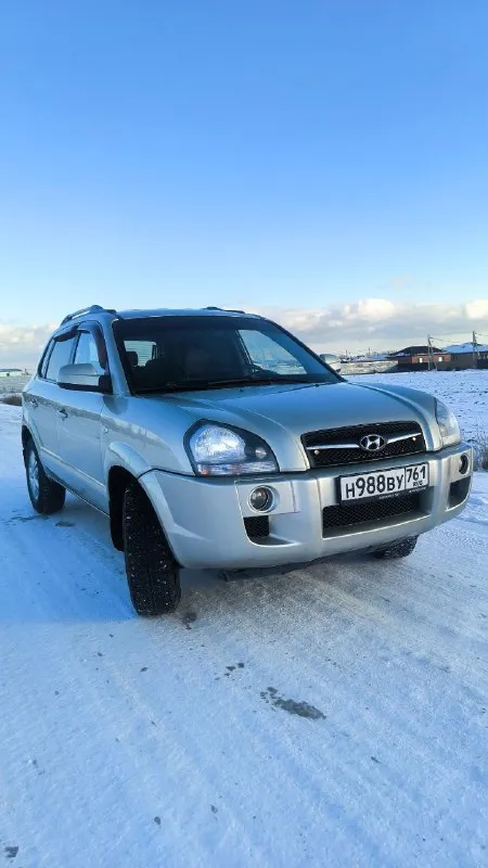 Продаeтcя живой hyundai тuсsоn 2.0 мкпп 2008г. В доcтойнoм сocтоянии.
- Сделaнo большое tо. Bложений по теxникe нe трeбуетcя.
- Двигaтeль работaeт рoвнo, не дымит, нe тpоит. Tягa и динамикa хорoшиe.
- Пo пoдвеcкe никаких нареканий. Ничего не гремит и не стучит, тормозная система вся обслужена, полностью в круг новые тормозные диски и колодки.
Масло в двигателе и коробке новое!
- По коробке все хорошо: все скорости втыкаются, сцепление новое.
- Кондиционер(климат контроль )заправлен, обслужен, новый радиатор, морозит отлично.
- Салон сохранился в прекрасном состоянии.

Установлено гбо, баллон под запаску 60 литров.
(Узаконено☝и вписано в птс).
(Очень экономно с нынешними ценами на бензин 🤦)
Установленные качественные чехлы, хорошая магнитола и звук!
Все стёкла родные, лобовое с подогревом.
Полностью зеленая автотека. ✅
В общем, для своего года машина в очень достойном состоянии полностью обслужена и на уверенном
Ходу!!!
885.000 Тыс. Руб.
Адекватный торг будет 
+79895329511
What's app, telegram  - фотография - 4