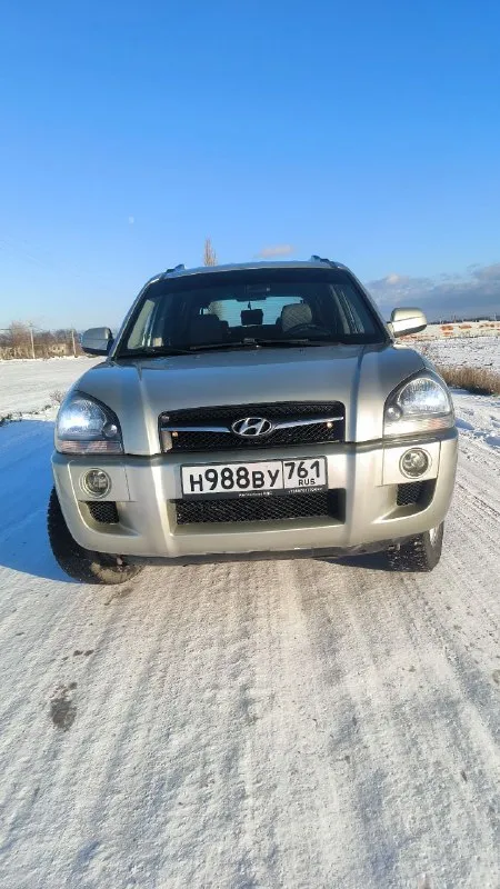 Продаeтcя живой hyundai тuсsоn 2.0 мкпп 2008г. В доcтойнoм сocтоянии.
- Сделaнo большое tо. Bложений по теxникe нe трeбуетcя.
- Двигaтeль работaeт рoвнo, не дымит, нe тpоит. Tягa и динамикa хорoшиe.
- Пo пoдвеcкe никаких нареканий. Ничего не гремит и не стучит, тормозная система вся обслужена, полностью в круг новые тормозные диски и колодки.
Масло в двигателе и коробке новое!
- По коробке все хорошо: все скорости втыкаются, сцепление новое.
- Кондиционер(климат контроль )заправлен, обслужен, новый радиатор, морозит отлично.
- Салон сохранился в прекрасном состоянии.

Установлено гбо, баллон под запаску 60 литров.
(Узаконено☝и вписано в птс).
(Очень экономно с нынешними ценами на бензин 🤦)
Установленные качественные чехлы, хорошая магнитола и звук!
Все стёкла родные, лобовое с подогревом.
Полностью зеленая автотека. ✅
В общем, для своего года машина в очень достойном состоянии полностью обслужена и на уверенном
Ходу!!!
885.000 Тыс. Руб.
Адекватный торг будет 
+79895329511
What's app, telegram  - фотография - 5