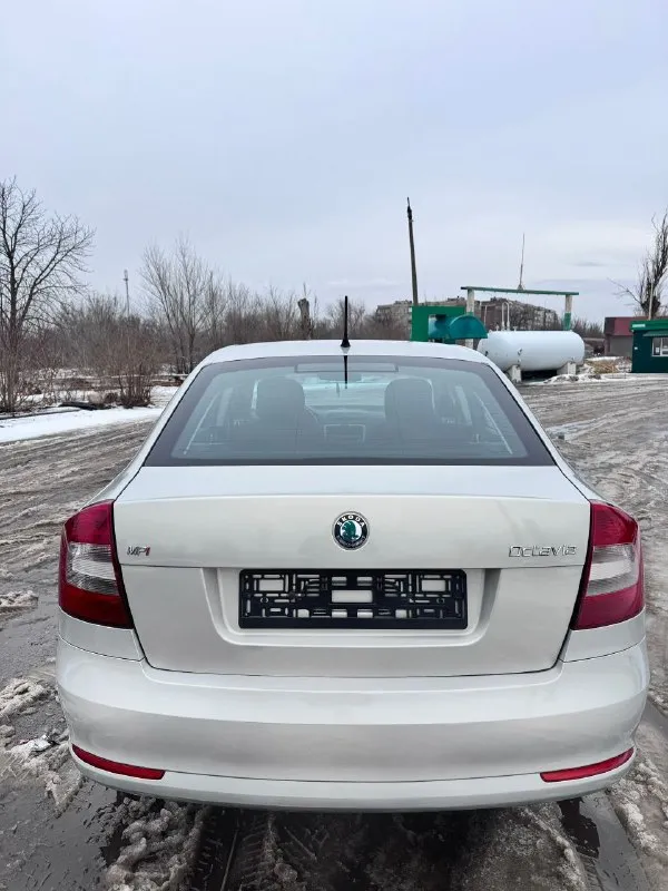 💎 Skoda octavia 2012 — 1.6 at, идеальное состояние
🔹 Двигатель и трансмиссия
• Надёжный бензиновый двигатель 1.6
• Настоящий автомат, работает мягко
• Регулярное обслуживание
🔹 Состояние
Автомобиль в безупречном состоянии — технически и внешне.
Без дтп, салон ухоженный.
Без вложений, сел и поехал.
🔹 История
• Всё время в одной семье
• Кристально чистая история
• Не использовался в такси и коммерции
• Хозяйский автомобиль
🔹 Обслуживание
• Обслуживание у официального дилера
• Подтверждённая сервисная история
• Сервисная книжка в наличии
🔹 Комплектация и опции
• Кондиционер
• Дорогая охранная система
• Автозапуск
• Качественная камера заднего вида
• Хорошая аудиосистема
•И много другово
• Всё работает
• 3 Оригинальных ключа
🔹 Дополнительно
• Новая зимняя резина
📄 Документы
• Полный порядок, без ограничений
🎁 Цена: 945 000 руб. 💰
📞 +79495639877
📞 +79494495951 - фотография - 4