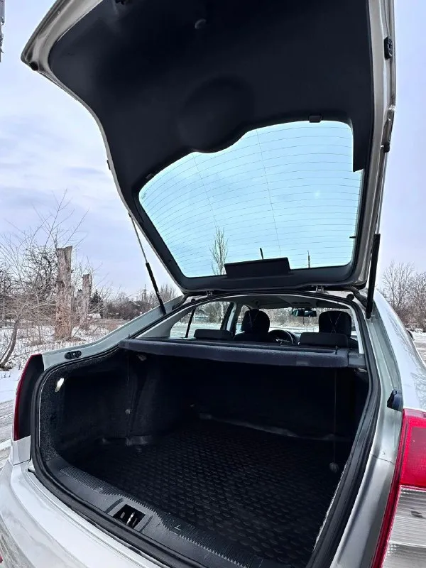 💎 Skoda octavia 2012 — 1.6 at, идеальное состояние
🔹 Двигатель и трансмиссия
• Надёжный бензиновый двигатель 1.6
• Настоящий автомат, работает мягко
• Регулярное обслуживание
🔹 Состояние
Автомобиль в безупречном состоянии — технически и внешне.
Без дтп, салон ухоженный.
Без вложений, сел и поехал.
🔹 История
• Всё время в одной семье
• Кристально чистая история
• Не использовался в такси и коммерции
• Хозяйский автомобиль
🔹 Обслуживание
• Обслуживание у официального дилера
• Подтверждённая сервисная история
• Сервисная книжка в наличии
🔹 Комплектация и опции
• Кондиционер
• Дорогая охранная система
• Автозапуск
• Качественная камера заднего вида
• Хорошая аудиосистема
•И много другово
• Всё работает
• 3 Оригинальных ключа
🔹 Дополнительно
• Новая зимняя резина
📄 Документы
• Полный порядок, без ограничений
🎁 Цена: 945 000 руб. 💰
📞 +79495639877
📞 +79494495951 - фотография - 5