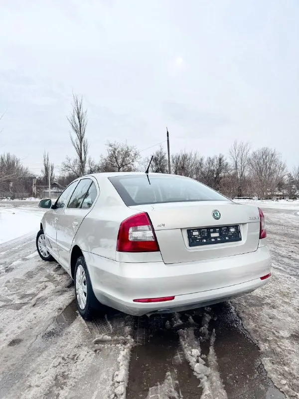 💎 Skoda octavia 2012 — 1.6 at, идеальное состояние
🔹 Двигатель и трансмиссия
• Надёжный бензиновый двигатель 1.6
• Настоящий автомат, работает мягко
• Регулярное обслуживание
🔹 Состояние
Автомобиль в безупречном состоянии — технически и внешне.
Без дтп, салон ухоженный.
Без вложений, сел и поехал.
🔹 История
• Всё время в одной семье
• Кристально чистая история
• Не использовался в такси и коммерции
• Хозяйский автомобиль
🔹 Обслуживание
• Обслуживание у официального дилера
• Подтверждённая сервисная история
• Сервисная книжка в наличии
🔹 Комплектация и опции
• Кондиционер
• Дорогая охранная система
• Автозапуск
• Качественная камера заднего вида
• Хорошая аудиосистема
•И много другово
• Всё работает
• 3 Оригинальных ключа
🔹 Дополнительно
• Новая зимняя резина
📄 Документы
• Полный порядок, без ограничений
🎁 Цена: 945 000 руб. 💰
📞 +79495639877
📞 +79494495951 - фотография - 8