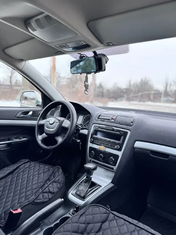 💎 Skoda octavia 2012 — 1.6 at, идеальное состояние
🔹 Двигатель и трансмиссия
• Надёжный бензиновый двигатель 1.6
• Настоящий автомат, работает мягко
• Регулярное обслуживание
🔹 Состояние
Автомобиль в безупречном состоянии — технически и внешне.
Без дтп, салон ухоженный.
Без вложений, сел и поехал.
🔹 История
• Всё время в одной семье
• Кристально чистая история
• Не использовался в такси и коммерции
• Хозяйский автомобиль
🔹 Обслуживание
• Обслуживание у официального дилера
• Подтверждённая сервисная история
• Сервисная книжка в наличии
🔹 Комплектация и опции
• Кондиционер
• Дорогая охранная система
• Автозапуск
• Качественная камера заднего вида
• Хорошая аудиосистема
•И много другово
• Всё работает
• 3 Оригинальных ключа
🔹 Дополнительно
• Новая зимняя резина
📄 Документы
• Полный порядок, без ограничений
🎁 Цена: 945 000 руб. 💰
📞 +79495639877
📞 +79494495951 - фотография - 9