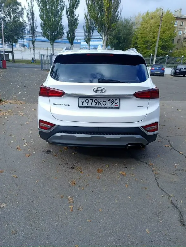 Продам автомобиль hyundai santa fe 2019 года. Машина ухоженная, не пригон, официальная. Два ключа, сервисная книга. Не бита, не крашена. Комплектация: "family" кожаный салон, обогрев передних сидений, руля и боковых зеркал, 2-х зонный климат контроль, круиз контроль, мультимедиа (android auto, apple carplay), камера заднего вида, электро ручник, парктроники (перед, зад), датчики давления в колесах, света и дождя, бесключевой доступ, start/stop, помощь при спуске. Установлена хорошая сигнализация pandora мотор 2.4, автомат и полный привод.132.000км родного пробега. Готов на любые проверки цена: 2.850.000₽ торг у авто +7(949)-385-12-95
📞 Звоните: +7(949)3851295 - фотография - 3