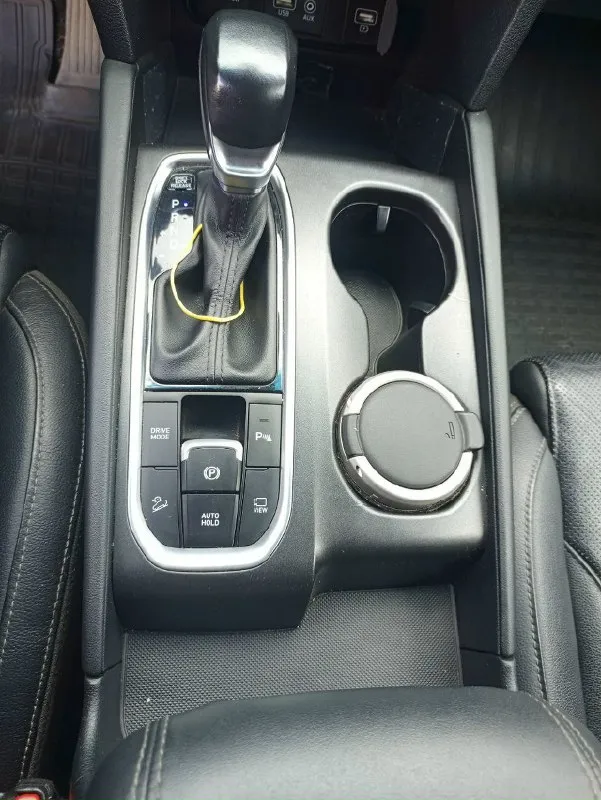 Продам автомобиль hyundai santa fe 2019 года. Машина ухоженная, не пригон, официальная. Два ключа, сервисная книга. Не бита, не крашена. Комплектация: "family" кожаный салон, обогрев передних сидений, руля и боковых зеркал, 2-х зонный климат контроль, круиз контроль, мультимедиа (android auto, apple carplay), камера заднего вида, электро ручник, парктроники (перед, зад), датчики давления в колесах, света и дождя, бесключевой доступ, start/stop, помощь при спуске. Установлена хорошая сигнализация pandora мотор 2.4, автомат и полный привод.132.000км родного пробега. Готов на любые проверки цена: 2.850.000₽ торг у авто +7(949)-385-12-95
📞 Звоните: +7(949)3851295 - фотография - 8