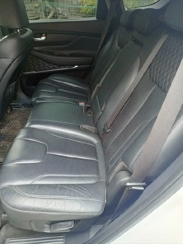 Продам автомобиль hyundai santa fe 2019 года. Машина ухоженная, не пригон, официальная. Два ключа, сервисная книга. Не бита, не крашена. Комплектация: "family" кожаный салон, обогрев передних сидений, руля и боковых зеркал, 2-х зонный климат контроль, круиз контроль, мультимедиа (android auto, apple carplay), камера заднего вида, электро ручник, парктроники (перед, зад), датчики давления в колесах, света и дождя, бесключевой доступ, start/stop, помощь при спуске. Установлена хорошая сигнализация pandora мотор 2.4, автомат и полный привод.132.000км родного пробега. Готов на любые проверки цена: 2.850.000₽ торг у авто +7(949)-385-12-95
📞 Звоните: +7(949)3851295 - фотография - 9