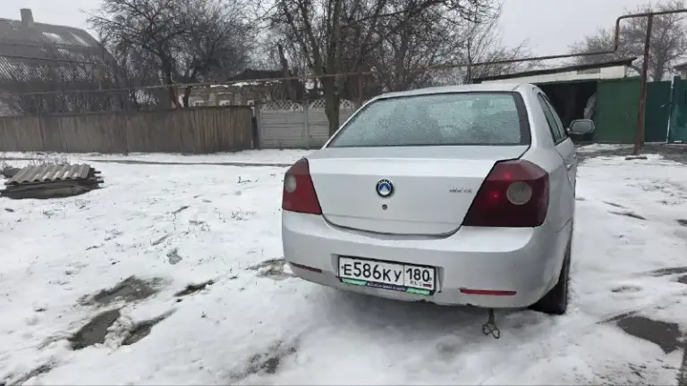 Продам gelly mk 1.5 2011года
Пробег 153000 км
3 Собственника
На зимней резине
В комплектации комфорт
Подогрев сидений работает, так же как и кондиционер.
Очень экономичная, в среднем по трассе 6-6.5л по городу до 8л
Из нового
Новая рулевая рейка с тягами и наконечниками
Свежее масло и антифриз
Новый стартер
Новый аккумулятор
Новый радиатор охлаждения
Так же из тюнинга были переделаны фары,
Лэд габариты на пульте управления ( можно включать любой цвет),
Установлены bi led модули, так же противотуманные фары линзованные, свет хороший.
По ходовой мячик, ничего не стучит и не гремит.
Есть небольшие косяки по кузову, но ничего критичного
Все стекла родные, но на лобовом присутствуют царапины.
Так же присутствует небольшой гул в коробке, на это скину.
Машина гаражного хранения.
Продажа от собственника, штрафов и запретов нет. Любой вид переоформления.
Цена 270 000
Торг у капота
Осмотр г макеевка
+7
📞 Звоните: +7(949)4161005 - фотография - 1