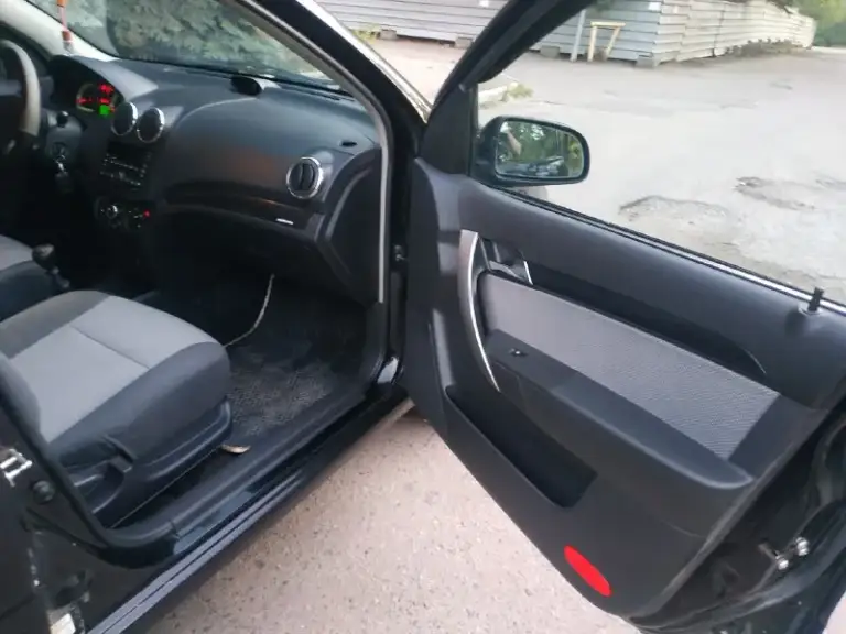 Продам автомобиль chevrolet aveo-3/ravon nexia-r3 2018 года выпуска, мотор 1500 куб. См, (очень надёжный, цепной(отзывы читайте в интернете)), 5 ст. Мкпп, пробег 112 т км! Запаска ни разу не ставилась, новая! В хорошем ухоженном состоянии, делать ничего не нужно! Находится в центре города донецка! Все вопросы по тел +79493670351. Если не на связи напишите любую смс я перезвоню, плохая связь комплектация: кондиционер, гидроусилитель руля, антибукс, 4 стеклоподъёмника, подушки безопасности, ц/з, магнитола, 4 динамика(2 перед и 2 зад), защита картера двигателя, электро зеркала с подогревом, туманки, ходовые огни, регулировка руля по высоте, коврик багажника, 2ключа, открывание багажника кнопкой с салона. Цена 777 т рублей торг! Рассмотрю любые варианты и предложения ! +79493670351 центр города донецка торг
📞 Звоните: +7(949)3670351 - фотография - 5