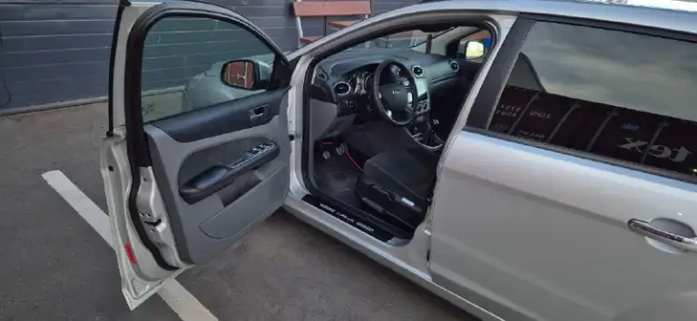 Продам ford focus 2 рестайлинг 2008г - я собственник двигатель 1.8 мкпп комплектация - установлена сигнализация starline управление с приложения, штатный доп. Отопитель салона, подогрев лобового стекла и заднего с боковыми зеркалами, омыватель передних фар и задней камеры, android мультимедиа с камерами 360, не плохая акустика, заводские шторки в задних дверях, охлаждения бардочка при использование кондиционера, круиз контроль и управление мультимедиа на руле. Полностью в шумоизоляции, так же была обработка кузова и всех плоскостей от корозии( чеки в наличии ) поменяно сцепление, ставил фирму luk, новая зимняя резина липучка проехал на ней около 10тыс вообщем живой, ухоженный автомобиль, любые проверки за ваш счет. Цена: 650т находится в г. Горловка +79494892082 +79912018165 лучше писать в телеграм
📞 Звоните: +7(949)4892082 - фотография - 5