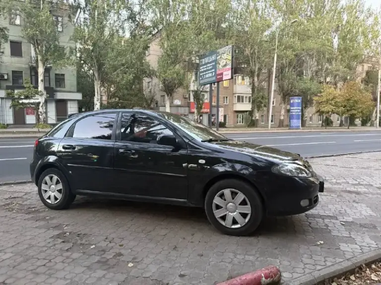 Продам chevrolet лачети автомобиль 2008 г. Выпуска. 152 000 пробега. Самая полная комплектация (климат контроль рабочий, дует отлично. Абс, антизанос, мультируль, электро зеркало, подогрев заднего, переднего стекла, антибукс, датчик света и дождя ) самая полная комплектация. У авто 2 ключа. Объём двигателя 1.8 16 клапанный, акпп. Пороги, двери, днище целое без гнили. Салон в хорошем состоянии. Хорошая зимняя резина.
Цена 550 тыс. Руб
📞 Звоните: +79495075479 - фотография - 4