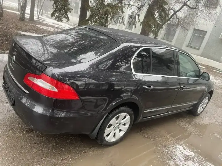 Skoda superb-24.10.2012года рождения!
Пробег -1900000 км (родной)
Владельцев-2
Двигатель -1.8 turbo-(152 лошадки)-работает отлично!
Коробка автомат -asin-работает идеально -(не путать с дсг)
Богатая комплектация-электро сидения водительское и пассажирское, задние сидения с подогревом, электро регулировка зеркал с подогревом и складыванием
Климат контроль -3х зонный
Фары с линзами -адаптивный свет
Пройдено то -масло двс, фильтра -масляный, воздушный, приводной ремень !
Стоит металическая защита двигателя!
Новая зимняя резина на шипах !
Очень большой и комфортный авто
Цена 1220000₽
Осмотр -макеевка -донецк!
Торг -присутствует!
Тел :+79495936159-(в любое время суток )
.
📞 Звоните: +7(949)5936159 - фотография - 4