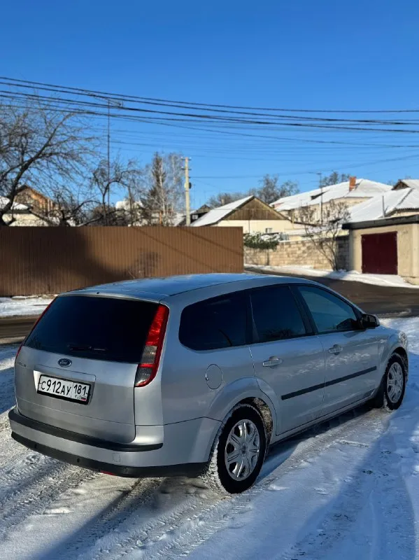 Ford focus 2. Форд фокус 2
Пробег 250.000км
Двигатель 1,6 бензин, атмосферный, простой и надежный. Кпп механика. Ошибок нет, работает отлично, масло не берет. Полностью обслужен, течей и запотеваний нет.
В продаже живой универсал, машина местная, до этого пригонялась с европы, не путайте с российской сборкой. По кузову в хорошем состоянии. Родной окрас, за исключением пары элементов и то без шпаклевки, толщиномер могу предоставить. В дтп не участвовала, все герметики, сварные точки и т. Д родные. Дно, пороги в отличном состоянии, любые проверки на подъемнике.
В комплектации рабочий кондей, стеклоподъемники, подогревы заднего стекла и зеркал, стабилизация, парктроники. Все функции работают.
Новая зимняя резина. Лобовое без трещин. Два ключа. Из недавнего заменили: комплект грм с помпой, комплект сцепления, масло, антифриз, тормозные диски и колодки.
Находится в макеевке, звонить в любое время
+79493594733
540.000 Торг у капота
📞 🇷🇺 Звоните: +79493594733 - фотография - 3