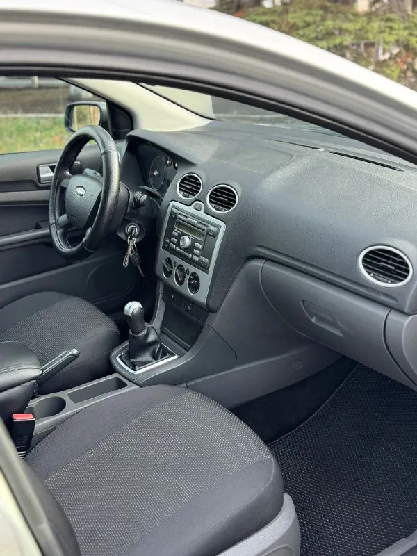 Ford focus 2. Форд фокус 2
Пробег 250.000км
Двигатель 1,6 бензин, атмосферный, простой и надежный. Кпп механика. Ошибок нет, работает отлично, масло не берет. Полностью обслужен, течей и запотеваний нет.
В продаже живой универсал, машина местная, до этого пригонялась с европы, не путайте с российской сборкой. По кузову в хорошем состоянии. Родной окрас, за исключением пары элементов и то без шпаклевки, толщиномер могу предоставить. В дтп не участвовала, все герметики, сварные точки и т. Д родные. Дно, пороги в отличном состоянии, любые проверки на подъемнике.
В комплектации рабочий кондей, стеклоподъемники, подогревы заднего стекла и зеркал, стабилизация, парктроники. Все функции работают.
Новая зимняя резина. Лобовое без трещин. Два ключа. Из недавнего заменили: комплект грм с помпой, комплект сцепления, масло, антифриз, тормозные диски и колодки.
Находится в макеевке, звонить в любое время
+79493594733
540.000 Торг у капота
📞 🇷🇺 Звоните: +79493594733 - фотография - 5
