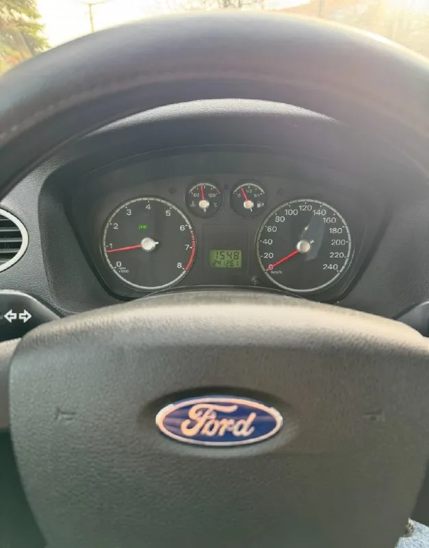 Ford focus 2. Форд фокус 2
Пробег 250.000км
Двигатель 1,6 бензин, атмосферный, простой и надежный. Кпп механика. Ошибок нет, работает отлично, масло не берет. Полностью обслужен, течей и запотеваний нет.
В продаже живой универсал, машина местная, до этого пригонялась с европы, не путайте с российской сборкой. По кузову в хорошем состоянии. Родной окрас, за исключением пары элементов и то без шпаклевки, толщиномер могу предоставить. В дтп не участвовала, все герметики, сварные точки и т. Д родные. Дно, пороги в отличном состоянии, любые проверки на подъемнике.
В комплектации рабочий кондей, стеклоподъемники, подогревы заднего стекла и зеркал, стабилизация, парктроники. Все функции работают.
Новая зимняя резина. Лобовое без трещин. Два ключа. Из недавнего заменили: комплект грм с помпой, комплект сцепления, масло, антифриз, тормозные диски и колодки.
Находится в макеевке, звонить в любое время
+79493594733
540.000 Торг у капота
📞 🇷🇺 Звоните: +79493594733 - фотография - 7