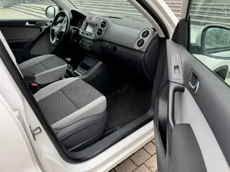 Ford kuga, 2018 1.5 ат, 4wd, 128000 км. Официальный дилерский автомобиль. Два владельца. Хорошая комплектация trend plus:
-Раздельный климат-контроль
- Мультимедийная система sync 3 с голосовым управлением на русском и carplay
- Система помощи при трогании на подъеме
- Подрулевые лепестки переключения передач
- Парктроник
- Бесключевой доступ и запуск двигателя
-Сигнализация с авто запуском
- Электронный стояночный тормоз
- Кожаное мультифункциональное рулевое колесо с обогревом
- Рейлинги на крыше
- Оригинальные легкосплавные диски r17
Возможно оформление в кредит. Возможен обмен. Более детальная информация по телефона.
Цена - 1.590.000 р.
+79494041233
📞 Звоните: +7(949)4041233 - фотография - 10