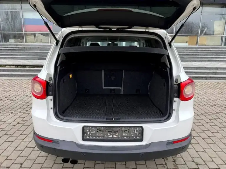 Ford kuga, 2018 1.5 ат, 4wd, 128000 км. Официальный дилерский автомобиль. Два владельца. Хорошая комплектация trend plus:
-Раздельный климат-контроль
- Мультимедийная система sync 3 с голосовым управлением на русском и carplay
- Система помощи при трогании на подъеме
- Подрулевые лепестки переключения передач
- Парктроник
- Бесключевой доступ и запуск двигателя
-Сигнализация с авто запуском
- Электронный стояночный тормоз
- Кожаное мультифункциональное рулевое колесо с обогревом
- Рейлинги на крыше
- Оригинальные легкосплавные диски r17
Возможно оформление в кредит. Возможен обмен. Более детальная информация по телефона.
Цена - 1.590.000 р.
+79494041233
📞 Звоните: +7(949)4041233 - фотография - 7