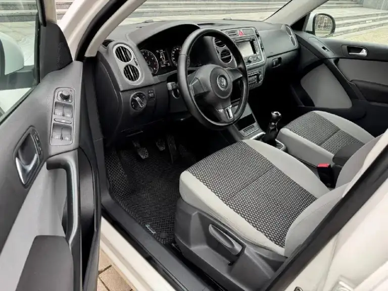 Ford kuga, 2018 1.5 ат, 4wd, 128000 км. Официальный дилерский автомобиль. Два владельца. Хорошая комплектация trend plus:
-Раздельный климат-контроль
- Мультимедийная система sync 3 с голосовым управлением на русском и carplay
- Система помощи при трогании на подъеме
- Подрулевые лепестки переключения передач
- Парктроник
- Бесключевой доступ и запуск двигателя
-Сигнализация с авто запуском
- Электронный стояночный тормоз
- Кожаное мультифункциональное рулевое колесо с обогревом
- Рейлинги на крыше
- Оригинальные легкосплавные диски r17
Возможно оформление в кредит. Возможен обмен. Более детальная информация по телефона.
Цена - 1.590.000 р.
+79494041233
📞 Звоните: +7(949)4041233 - фотография - 8