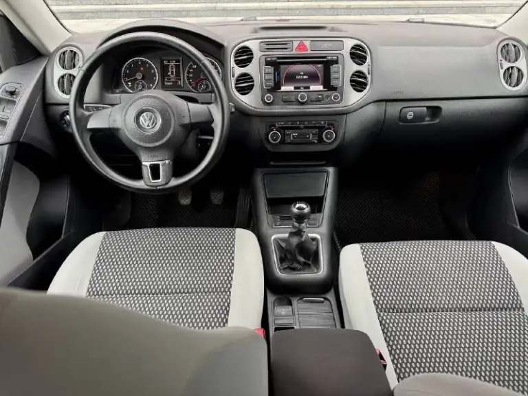 Ford kuga, 2018 1.5 ат, 4wd, 128000 км. Официальный дилерский автомобиль. Два владельца. Хорошая комплектация trend plus:
-Раздельный климат-контроль
- Мультимедийная система sync 3 с голосовым управлением на русском и carplay
- Система помощи при трогании на подъеме
- Подрулевые лепестки переключения передач
- Парктроник
- Бесключевой доступ и запуск двигателя
-Сигнализация с авто запуском
- Электронный стояночный тормоз
- Кожаное мультифункциональное рулевое колесо с обогревом
- Рейлинги на крыше
- Оригинальные легкосплавные диски r17
Возможно оформление в кредит. Возможен обмен. Более детальная информация по телефона.
Цена - 1.590.000 р.
+79494041233
📞 Звоните: +7(949)4041233 - фотография - 9