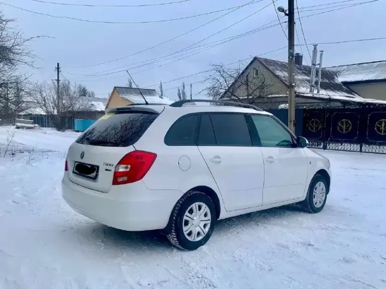 Здравствуйте продам
Skoda fabia 2011 г
Двигатель 1.4 в отличном состоянии масло не берет.
Не троит не дымит. По ходовой части вопросов нет. Резина новая шиповка. По кузову нареканий нет, с документами полный порядок
Любое переоформление.
Кондер заправлен холодит четко. Abs, esp, передние стеклоподъемники, штатная мультимедиа, подогревы зеркал передних сидений, остекление все заводское. 570000 т. Р торг у капота.
Остальные вопросы по телефону
+7949-426-74-93
+7905-496-06-38(Телеграмм)
Осмотр г. Харцызск
Всем добра ✌️ - фотография - 4