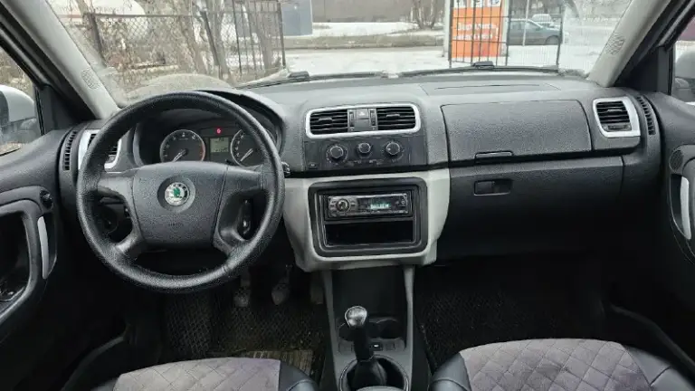 Skoda fabia
Год выпуска: 2007
Тип кпп: механическая
Объем двигателя: 1.4 литра
Тип топлива: бензин
Пробег: 211 000 км
Цена:💥 420 000 рубли 💥
Дополнительная информация:
Родной пробег
Без дтп
Родной окрас
1 Хозяин с момента покупки у официала
Бортовой компьютер
Кондиционер
Заводской ксенон
В хорошем техническом состоянии
Кузов без гнили

📞 🇷🇺 +7 949 509 3428
+7 949 839 2499 - фотография - 8