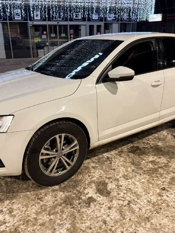 Продам skoda octavia a7 mk3 2017 г. В.
Мотор 1.6 110 л/с. На самом надежном и экономичном моторе. Расход по трассе 6 литров. Мотор и коробка без нареканий.
Пробег 215.000 км. Новая зимняя резина.
По комплектации: передние стеклоподъемники, abs, esp, кондиционер, подогрев передних сидений, установлен руль с более богатой комплектации нужно активировать (большие очереди у хороших электриков), автозапуск.
По машине много чего сделано за последнее время. Ходовая часть перебиралась в конце октября. Из последнего:
- 27.12.25 Замена помпы, ремня, термостатов.
- 12.01.26 Замена передних сайлетблоков, передних ступичных подшипников.
- 19.01.26 Замена всех топливных форсунок.
Также выполнен пересвет всех кнопок.
Я хозяин. Машина в достойном состоянии.
Остальные вопросы по телефону +79497061016.
Цена:1.300.000+хороший торг. Любые проверки на любых сто. - фотография - 5