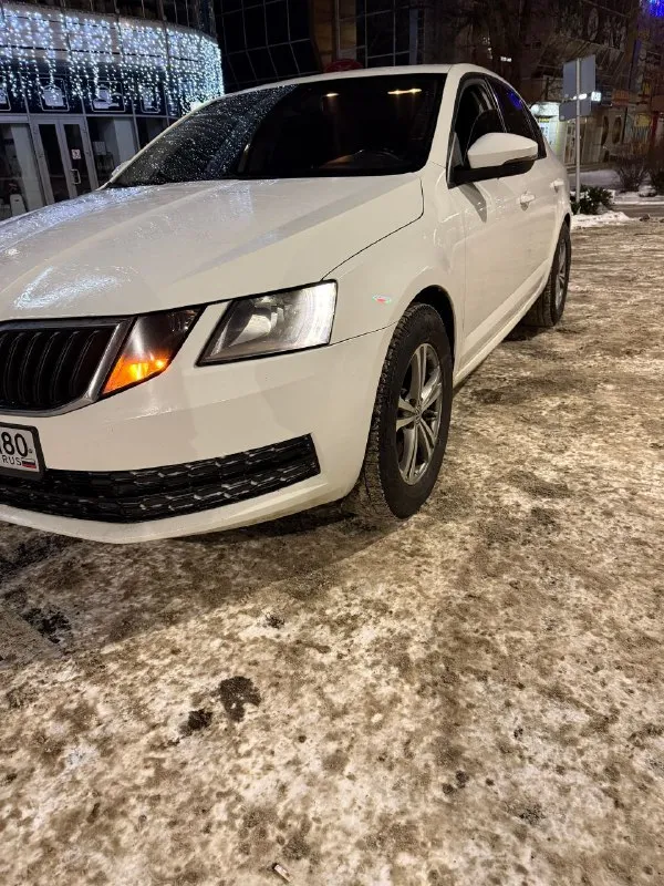Продам skoda octavia a7 mk3 2017 г. В.
Мотор 1.6 110 л/с. На самом надежном и экономичном моторе. Расход по трассе 6 литров. Мотор и коробка без нареканий.
Пробег 215.000 км. Новая зимняя резина.
По комплектации: передние стеклоподъемники, abs, esp, кондиционер, подогрев передних сидений, установлен руль с более богатой комплектации нужно активировать (большие очереди у хороших электриков), автозапуск.
По машине много чего сделано за последнее время. Ходовая часть перебиралась в конце октября. Из последнего:
- 27.12.25 Замена помпы, ремня, термостатов.
- 12.01.26 Замена передних сайлетблоков, передних ступичных подшипников.
- 19.01.26 Замена всех топливных форсунок.
Также выполнен пересвет всех кнопок.
Я хозяин. Машина в достойном состоянии.
Остальные вопросы по телефону +79497061016.
Цена:1.300.000+хороший торг. Любые проверки на любых сто. - фотография - 7