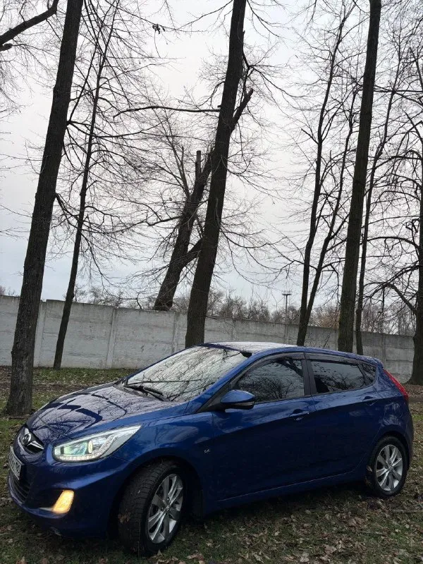 Продам hyundai solaris🔥
Год выпуска:2013🔥
Пробег, км:153.000(оригинал) 🔥
Модификация:1.6мт 🔥
Тип двигателя:газ/бензин🔥
Коробка передач :механика 🔥
Привод:передний🔥
Тип кузова : седан🔥
Koмплeктaция: elegance🔥
Цвет: cиний🔥
3 Собственника с 2013г.
Продажа автомобиля от собственника. Автомобиль в богатой комплектации и в ухоженном состоянии. Таких хозяйских машин осталось малость.
Машина на полном ходу, не требует никаких вложений от слова совсем.
В идеальном состоянии, не троит, не дымит, не имеет каких либо посторонних звуков, работает идеально как на газу так и не бензине. Замена масла каждые 7.000.под капотом ничего не намывал, не подготавливал, чтобы было видно, что мотор сухой, без каких-либо потёков.
Мкпп-в идеальном состоянии, все передачи включаются мягко, без хрустов, ничего не выбивает.
Ходовая-мягкая, ничего не стучит, не тарабанит, всё что нужно было - поменяно.
При встречу всё расскажу и покажу.
Цена:899.999 тысяч
Возможен пригон по договоренности.
Возможен обмен.
Номе
📞 Звоните: +7(949)5752024 - фотография - 8