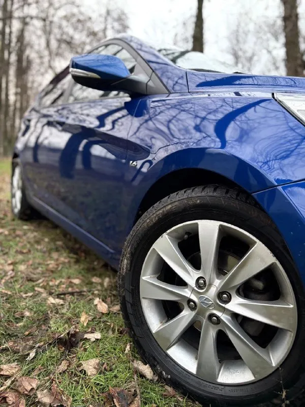 Продам hyundai solaris🔥
Год выпуска:2013🔥
Пробег, км:153.000(оригинал) 🔥
Модификация:1.6мт 🔥
Тип двигателя:газ/бензин🔥
Коробка передач :механика 🔥
Привод:передний🔥
Тип кузова : седан🔥
Koмплeктaция: elegance🔥
Цвет: cиний🔥
3 Собственника с 2013г.
Продажа автомобиля от собственника. Автомобиль в богатой комплектации и в ухоженном состоянии. Таких хозяйских машин осталось малость.
Машина на полном ходу, не требует никаких вложений от слова совсем.
В идеальном состоянии, не троит, не дымит, не имеет каких либо посторонних звуков, работает идеально как на газу так и не бензине. Замена масла каждые 7.000.под капотом ничего не намывал, не подготавливал, чтобы было видно, что мотор сухой, без каких-либо потёков.
Мкпп-в идеальном состоянии, все передачи включаются мягко, без хрустов, ничего не выбивает.
Ходовая-мягкая, ничего не стучит, не тарабанит, всё что нужно было - поменяно.
При встречу всё расскажу и покажу.
Цена:899.999 тысяч
Возможен пригон по договоренности.
Возможен обмен.
Номе
📞 Звоните: +7(949)5752024 - фотография - 9