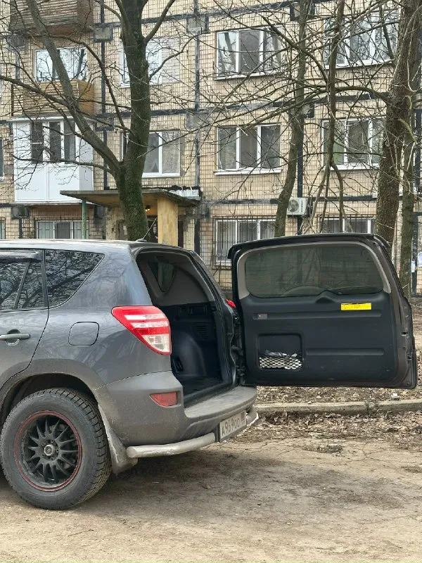 В продаже тайота рав 4 2012 год выпуска, 2.0 на автомате, 140.000 км родной пробег, машина в родном окрасе, срочных вложений не требует. Машина долгое время стояла, по этому нужно просто напросто обслужить. Двигатель работает на отлично, коробка не пинается и листает очень мягко, по ходовой нареканий нету. Юридически машина на днр постоянном учете, переоформление продлевают до 2027 года, проблем с поставкой не будет. Цена авто 770.000р торг или обмен в обе стороны. Донецк, +7949 525 66 47
📞 Звоните: +7(949)5256647 - фотография - 3