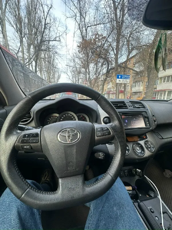 В продаже тайота рав 4 2012 год выпуска, 2.0 на автомате, 140.000 км родной пробег, машина в родном окрасе, срочных вложений не требует. Машина долгое время стояла, по этому нужно просто напросто обслужить. Двигатель работает на отлично, коробка не пинается и листает очень мягко, по ходовой нареканий нету. Юридически машина на днр постоянном учете, переоформление продлевают до 2027 года, проблем с поставкой не будет. Цена авто 770.000р торг или обмен в обе стороны. Донецк, +7949 525 66 47
📞 Звоните: +7(949)5256647 - фотография - 4