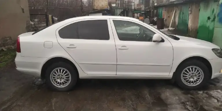Продам skoda октавию 2012 г 1.6 мех, в родном окрасе, хорошая комплектация, пробег 180 тыс,2 ключа.940 тыс тел +79495123990
📞 Звоните: +7(949)5123990 - фотография - 1