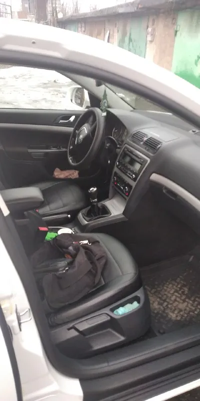 Продам skoda октавию 2012 г 1.6 мех, в родном окрасе, хорошая комплектация, пробег 180 тыс,2 ключа.940 тыс тел +79495123990
📞 Звоните: +7(949)5123990 - фотография - 2