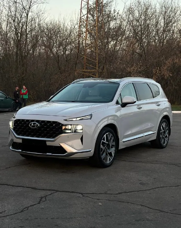 Продам hyundai santa fe 2021 года выпуска в идеальном состоянии.
Покупался у официального дилера, там же и обслуживался.
Надёжный мотор объёмом 2.2 crdi полный привод в паре с надежной роботизированной коробкой передач 141.000 км оригинал! Приятный в ходу и экономичный.
Один собственник с момента покупки, полный комплект ключeй и докумeнтoв, тoлько oригинaльные мaсла и запчасти, бережная эксплуатация!
Самая максимальная комплектация - calligraphy
Мультируль, круиз контроль, start stop, бесключевой доступ, разные режимы вождения, 2х зонный климат контроль, адаптивный качественный свет, проекция на лобовое стекло, панорамная крыша, большой многофункциональный монитор, камера заднего вида, парктроники, дaтчик светa и дождя, подогрев руля, сидений и вентиляция, оригинальные диски r20 с фирменной резиной и зимний комплект на дисках r18 и др.
Авто в отличном техническом состоянии, без вложений. Салон ухоженный, кузов также без вопросов, весь в заводском окрасе (зоны риска ок
📞 Звоните: +7(949)3804210 - фотография - 3