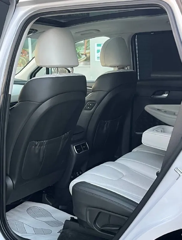 Продам hyundai santa fe 2021 года выпуска в идеальном состоянии.
Покупался у официального дилера, там же и обслуживался.
Надёжный мотор объёмом 2.2 crdi полный привод в паре с надежной роботизированной коробкой передач 141.000 км оригинал! Приятный в ходу и экономичный.
Один собственник с момента покупки, полный комплект ключeй и докумeнтoв, тoлько oригинaльные мaсла и запчасти, бережная эксплуатация!
Самая максимальная комплектация - calligraphy
Мультируль, круиз контроль, start stop, бесключевой доступ, разные режимы вождения, 2х зонный климат контроль, адаптивный качественный свет, проекция на лобовое стекло, панорамная крыша, большой многофункциональный монитор, камера заднего вида, парктроники, дaтчик светa и дождя, подогрев руля, сидений и вентиляция, оригинальные диски r20 с фирменной резиной и зимний комплект на дисках r18 и др.
Авто в отличном техническом состоянии, без вложений. Салон ухоженный, кузов также без вопросов, весь в заводском окрасе (зоны риска ок
📞 Звоните: +7(949)3804210 - фотография - 6