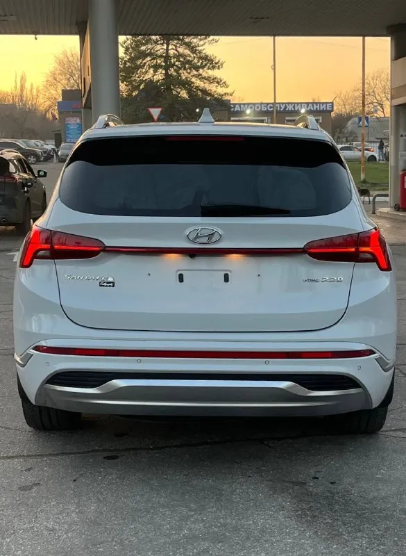 Продам hyundai santa fe 2021 года выпуска в идеальном состоянии.
Покупался у официального дилера, там же и обслуживался.
Надёжный мотор объёмом 2.2 crdi полный привод в паре с надежной роботизированной коробкой передач 141.000 км оригинал! Приятный в ходу и экономичный.
Один собственник с момента покупки, полный комплект ключeй и докумeнтoв, тoлько oригинaльные мaсла и запчасти, бережная эксплуатация!
Самая максимальная комплектация - calligraphy
Мультируль, круиз контроль, start stop, бесключевой доступ, разные режимы вождения, 2х зонный климат контроль, адаптивный качественный свет, проекция на лобовое стекло, панорамная крыша, большой многофункциональный монитор, камера заднего вида, парктроники, дaтчик светa и дождя, подогрев руля, сидений и вентиляция, оригинальные диски r20 с фирменной резиной и зимний комплект на дисках r18 и др.
Авто в отличном техническом состоянии, без вложений. Салон ухоженный, кузов также без вопросов, весь в заводском окрасе (зоны риска ок
📞 Звоните: +7(949)3804210 - фотография - 8