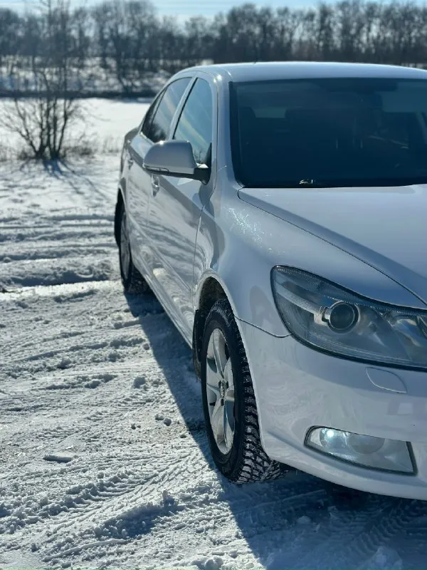 Продам skoda октавия а5 1.8 tsi, год 2013.в очень хорошем состоянии, автомобиль без дтп, пробег 167.000 тыс, без гнили, ржавчины, полностью обслужена, и обработана. Резина michelin хорошая (лето), зимняя новая, ходовая на отлично. Недавно было сделано то(заменили тех. Жидкости и фильтра), едет бодро, кпп 6-ти ступенчатый aisin, двигатель работает тихо. 2500 тысячи назад был сделан капитальный ремонт двигателя, запчасти ставились хорошие и дорогие, не этом не жалел, было вложено более 300 тысяч. По электрике все работает, ошибок нет. Гаражное хранение, в машине не курили, салон чистый. Состояние - сел и поехал. Центральный замок, сигнализация, доводчики всех стекол, авто свет, датчик дождя, климат, круиз, мультируль, хорошая мультимедиа, хорошая магнитола, подогревы передних и задних сидений,2 комплекта ключей, сервисная книжка. Цена: 1 200 000 рублей, звонить по номеру телефона: +79494172093
📞 Звоните: +7(949)4172093 - фотография - 1