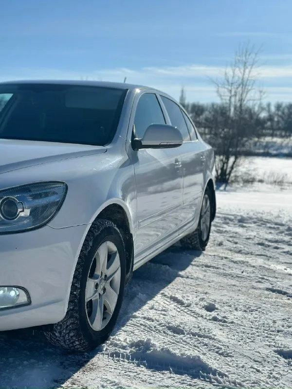 Продам skoda октавия а5 1.8 tsi, год 2013.в очень хорошем состоянии, автомобиль без дтп, пробег 167.000 тыс, без гнили, ржавчины, полностью обслужена, и обработана. Резина michelin хорошая (лето), зимняя новая, ходовая на отлично. Недавно было сделано то(заменили тех. Жидкости и фильтра), едет бодро, кпп 6-ти ступенчатый aisin, двигатель работает тихо. 2500 тысячи назад был сделан капитальный ремонт двигателя, запчасти ставились хорошие и дорогие, не этом не жалел, было вложено более 300 тысяч. По электрике все работает, ошибок нет. Гаражное хранение, в машине не курили, салон чистый. Состояние - сел и поехал. Центральный замок, сигнализация, доводчики всех стекол, авто свет, датчик дождя, климат, круиз, мультируль, хорошая мультимедиа, хорошая магнитола, подогревы передних и задних сидений,2 комплекта ключей, сервисная книжка. Цена: 1 200 000 рублей, звонить по номеру телефона: +79494172093
📞 Звоните: +7(949)4172093 - фотография - 2