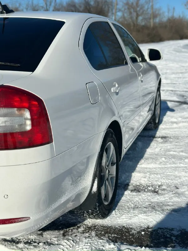 Продам skoda октавия а5 1.8 tsi, год 2013.в очень хорошем состоянии, автомобиль без дтп, пробег 167.000 тыс, без гнили, ржавчины, полностью обслужена, и обработана. Резина michelin хорошая (лето), зимняя новая, ходовая на отлично. Недавно было сделано то(заменили тех. Жидкости и фильтра), едет бодро, кпп 6-ти ступенчатый aisin, двигатель работает тихо. 2500 тысячи назад был сделан капитальный ремонт двигателя, запчасти ставились хорошие и дорогие, не этом не жалел, было вложено более 300 тысяч. По электрике все работает, ошибок нет. Гаражное хранение, в машине не курили, салон чистый. Состояние - сел и поехал. Центральный замок, сигнализация, доводчики всех стекол, авто свет, датчик дождя, климат, круиз, мультируль, хорошая мультимедиа, хорошая магнитола, подогревы передних и задних сидений,2 комплекта ключей, сервисная книжка. Цена: 1 200 000 рублей, звонить по номеру телефона: +79494172093
📞 Звоните: +7(949)4172093 - фотография - 6