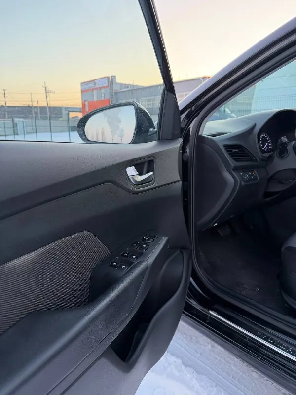 Hyundai solaris ii рестайлинг 2021г 100541км. Комплектация: elegance.
Климат-контроль 1-зонный.
Круиз-контроль.
Парктроник передний.
Парктроник задний.
Регулировка руля по высоте.
Регулировка руля по вылету. Дистанционный запуск двигателя.
Мультифункциональное рулевое колесо.
Бортовой компьютер.
1 Хозяин, эптс. 2 ключа
Отличное внешнее и техническое состояние, , оригинальный пробег. Сигнализация с автозапуском, шумоизоляция дверей, зоны риска в бронепленке. Есть один косметический окрас.
Автомобиль 🚗 регистрация ростов на дону.
Цена : 1615.000
Пишите, звоните.
Телеграмм.
Тел : 89612972709 - фотография - 10