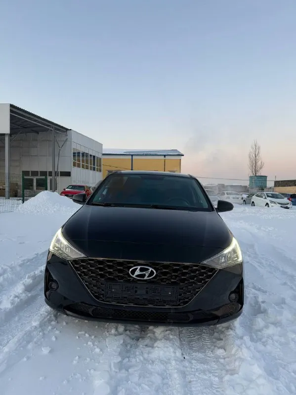 Hyundai solaris ii рестайлинг 2021г 100541км. Комплектация: elegance.
Климат-контроль 1-зонный.
Круиз-контроль.
Парктроник передний.
Парктроник задний.
Регулировка руля по высоте.
Регулировка руля по вылету. Дистанционный запуск двигателя.
Мультифункциональное рулевое колесо.
Бортовой компьютер.
1 Хозяин, эптс. 2 ключа
Отличное внешнее и техническое состояние, , оригинальный пробег. Сигнализация с автозапуском, шумоизоляция дверей, зоны риска в бронепленке. Есть один косметический окрас.
Автомобиль 🚗 регистрация ростов на дону.
Цена : 1615.000
Пишите, звоните.
Телеграмм.
Тел : 89612972709 - фотография - 2