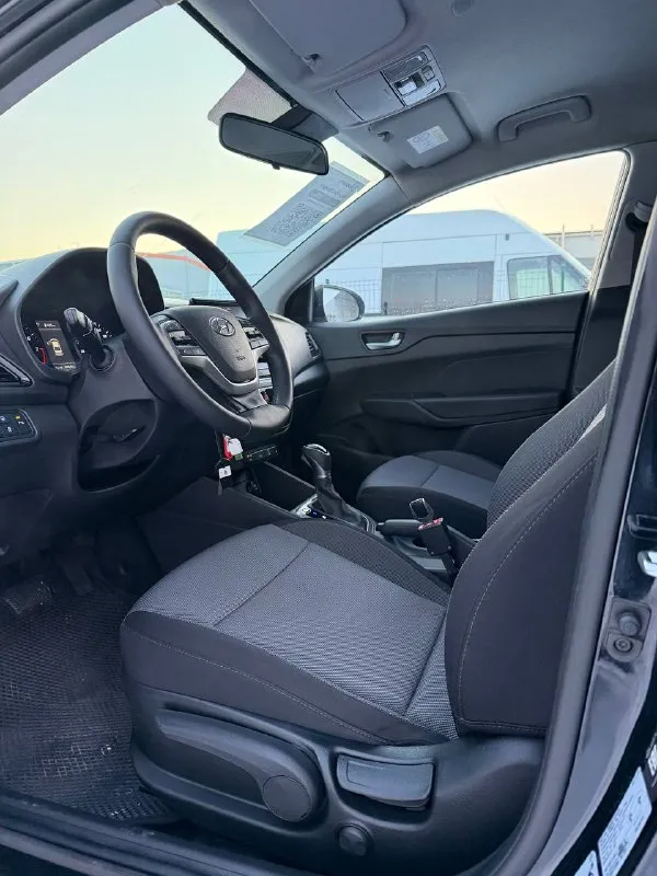Hyundai solaris ii рестайлинг 2021г 100541км. Комплектация: elegance.
Климат-контроль 1-зонный.
Круиз-контроль.
Парктроник передний.
Парктроник задний.
Регулировка руля по высоте.
Регулировка руля по вылету. Дистанционный запуск двигателя.
Мультифункциональное рулевое колесо.
Бортовой компьютер.
1 Хозяин, эптс. 2 ключа
Отличное внешнее и техническое состояние, , оригинальный пробег. Сигнализация с автозапуском, шумоизоляция дверей, зоны риска в бронепленке. Есть один косметический окрас.
Автомобиль 🚗 регистрация ростов на дону.
Цена : 1615.000
Пишите, звоните.
Телеграмм.
Тел : 89612972709 - фотография - 9
