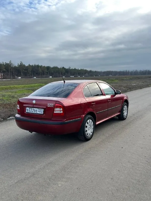 Skoda octavia tour в идеальном состоянии! 2 хозяина за всю историю.
Автотека зелёная ✅
Пробег составляет 244 тысяч километров(оригинал подтверждённый автотекой). Птс оригинал. Кузов не участвовал в дтп и полностью оцинкован.
Установлен газ евро-4 пропан! (зарегистрирован в птс)

Недавно было проведено полное техническое обслуживание с заменой грм, помпы, масла, фильтров и свечей.

Двигатель работает как часы — тихо и без расхода масла. Механическая коробка передач переключается мягко и легко, а ходовая часть не издаёт никаких стуков, стоит новая резина r 15.

В комплектацию входят кондиционер, стеклоподъёмники, подогрев сидений, бортовой компьютер, гидроусилитель руля, подушки безопасности airbag, abs, и заводская сигнализация.

Кузов не имеет ржавчины и гнили

Салон в отличном состоянии — чистый и опрятный. Документы в полном порядке. Возможны любые виды оформления. Техосмотр пройден. Осмотр проводился в донецке.
Цена:560.000₽
Т+79494355183 - фотография - 4