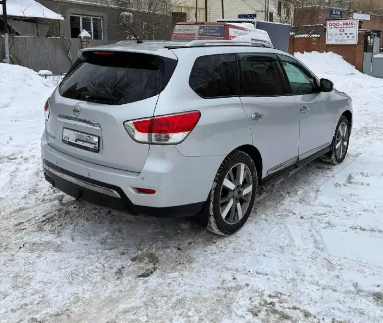 Продам nissan pathfinder 2014 года выпуска, 3,5 (4wd)

Надежный 7-местный внедорожник.
Двигатель и коробка передач работают безупречно. Масло не расходует коробка новая, контрактная.
Кузов весь в родной краске. Гнили нет.
По ходовой части ничего не стучит, не гремит. Кожаный салон.
Максимальная комплектация.
Тел: 79493150468 андрей, 79497450045 юлия.
Цена: 1670 000. Небольшой торг уместен у капота. - фотография - 4