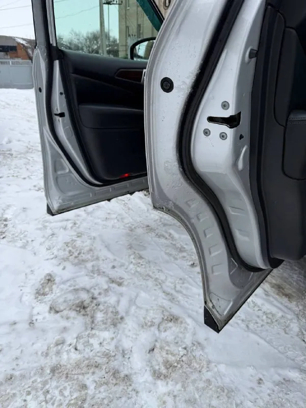 Продам nissan pathfinder 2014 года выпуска, 3,5 (4wd)

Надежный 7-местный внедорожник.
Двигатель и коробка передач работают безупречно. Масло не расходует коробка новая, контрактная.
Кузов весь в родной краске. Гнили нет.
По ходовой части ничего не стучит, не гремит. Кожаный салон.
Максимальная комплектация.
Тел: 79493150468 андрей, 79497450045 юлия.
Цена: 1670 000. Небольшой торг уместен у капота. - фотография - 8